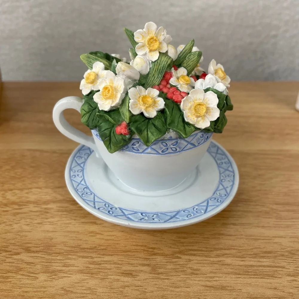 Avon December Narcissus Flower of the Month Teacup Musical Figurine Blue White